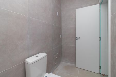 Casa à venda com 128m², 3 quartos e 1 vaga Casa à venda com 128m², 3 quartos e 1 vagaBanheiro da Suíte