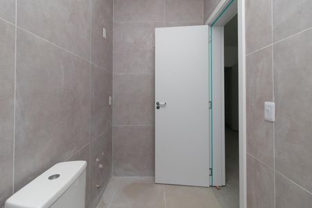 Casa à venda com 128m², 3 quartos e 1 vaga Casa à venda com 128m², 3 quartos e 1 vagaBanheiro da Suíte