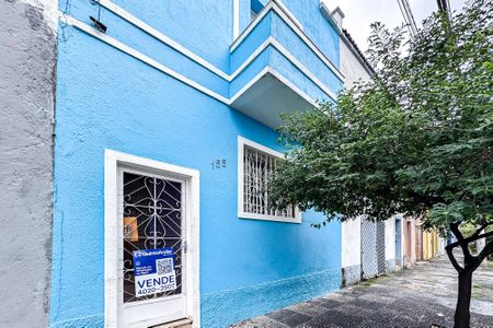 Casa à venda com 99m², 3 quartos e sem vaga Casa à venda com 99m², 3 quartos e sem vagaFachada