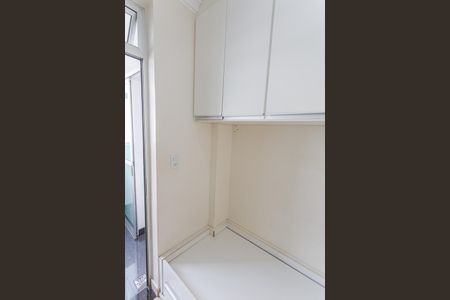 Apartamento à venda com 107m², 3 quartos e 4 vagas Apartamento à venda com 107m², 3 quartos e 4 vagasQuarto de Serviço