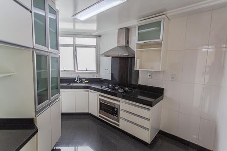 Apartamento à venda com 107m², 3 quartos e 4 vagas Apartamento à venda com 107m², 3 quartos e 4 vagasCozinha