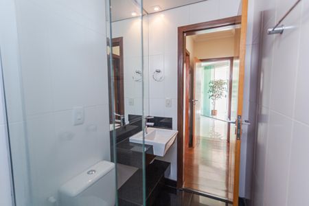 Apartamento à venda com 107m², 3 quartos e 4 vagasBanheiro Social