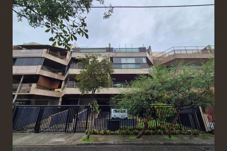 Apartamento para alugar com 198m², 4 quartos e 2 vagas