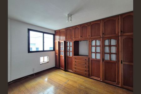 Apartamento para alugar com 198m², 4 quartos e 2 vagas