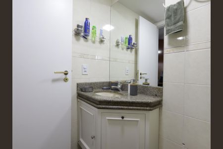 Apartamento à venda com 246m², 4 quartos e 4 vagasBanheiro da Suíte 3