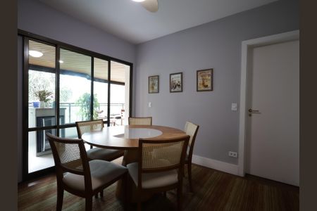 Apartamento à venda com 246m², 4 quartos e 4 vagasSala de almoço