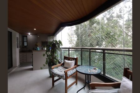 Apartamento à venda com 246m², 4 quartos e 4 vagasVaranda da Sala