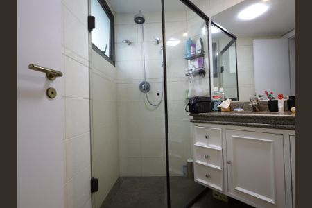 Apartamento à venda com 246m², 4 quartos e 4 vagasBanheiro da Suíte 4