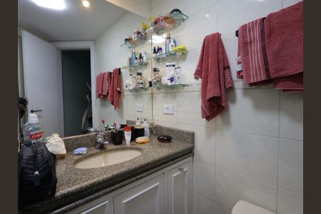 Apartamento à venda com 246m², 4 quartos e 4 vagasBanheiro da Suíte 4