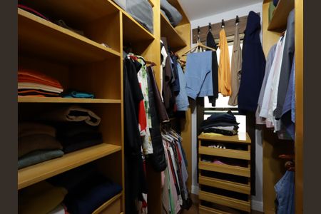 Apartamento à venda com 246m², 4 quartos e 4 vagasCloset da suíte 1