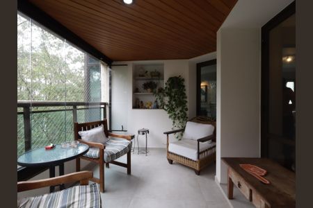 Apartamento à venda com 246m², 4 quartos e 4 vagasVaranda da Sala