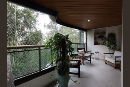 Apartamento à venda com 246m², 4 quartos e 4 vagasVaranda da Sala