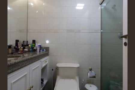 Apartamento à venda com 246m², 4 quartos e 4 vagasBanheiro da Suíte 2