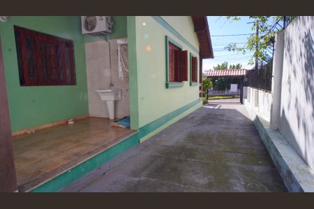 Casa à venda com 180m², 4 quartos e 4 vagas Casa à venda com 180m², 4 quartos e 4 vagasGaragem e pátio lateral casa 1