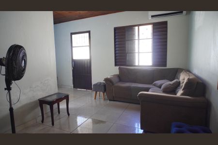 Casa à venda com 180m², 4 quartos e 4 vagas Casa à venda com 180m², 4 quartos e 4 vagasSala
