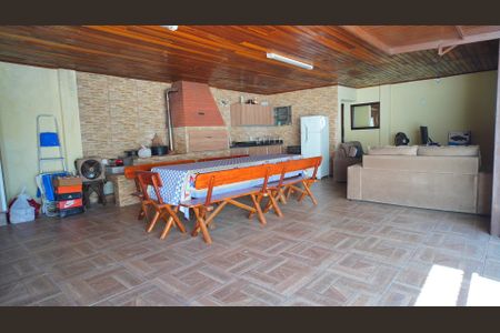 Casa à venda com 180m², 4 quartos e 4 vagas Casa à venda com 180m², 4 quartos e 4 vagasSalão de Festas