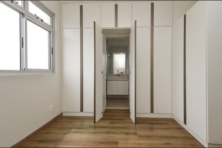 Apartamento à venda com 77m², 3 quartos e 1 vaga Apartamento à venda com 77m², 3 quartos e 1 vagaSuíte