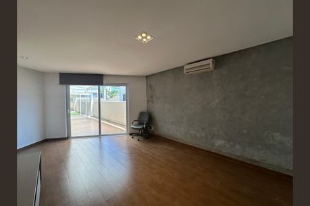 Casa de condomínio à venda com 565m², 4 quartos e 3 vagasSala de TV