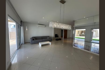 Casa de condomínio à venda com 565m², 4 quartos e 3 vagasSala de Jantar