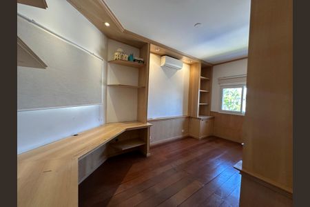 Casa de condomínio à venda com 565m², 4 quartos e 3 vagasSuíte 3