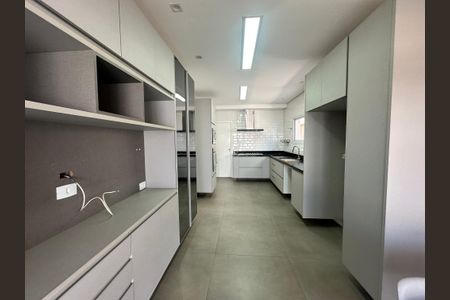 Casa de condomínio à venda com 565m², 4 quartos e 3 vagasCozinha