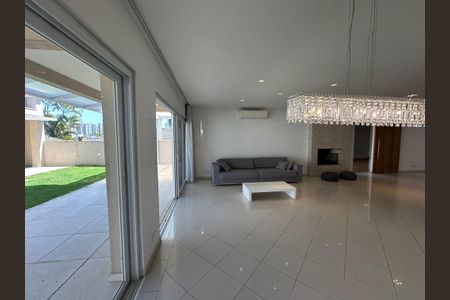 Casa de condomínio à venda com 565m², 4 quartos e 3 vagasSala de Jantar