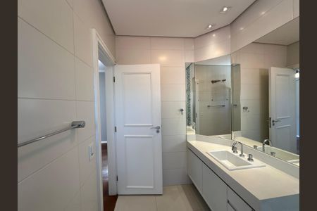 Casa de condomínio à venda com 565m², 4 quartos e 3 vagasBanheiro da Suíte 2