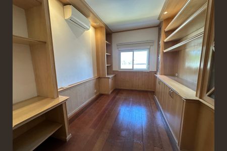 Casa de condomínio à venda com 565m², 4 quartos e 3 vagasSuíte 3