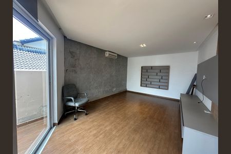 Casa de condomínio à venda com 565m², 4 quartos e 3 vagasSala de TV