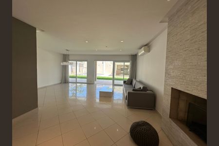 Casa de condomínio à venda com 565m², 4 quartos e 3 vagasSala