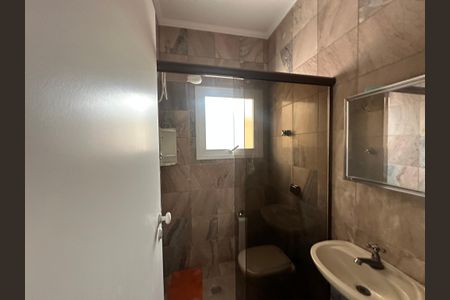 Casa de condomínio à venda com 565m², 4 quartos e 3 vagasBanheiro de serviço