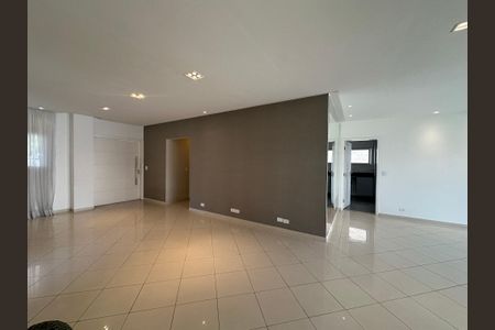 Casa de condomínio à venda com 565m², 4 quartos e 3 vagasSala