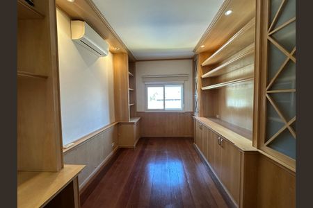 Casa de condomínio à venda com 565m², 4 quartos e 3 vagasSuíte 3