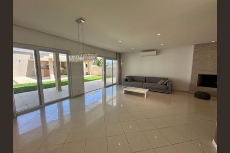 Casa de condomínio à venda com 565m², 4 quartos e 3 vagasSala de Jantar