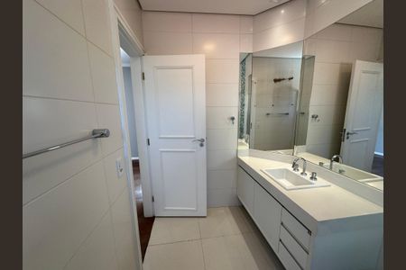 Casa de condomínio à venda com 565m², 4 quartos e 3 vagasBanheiro da Suíte 2