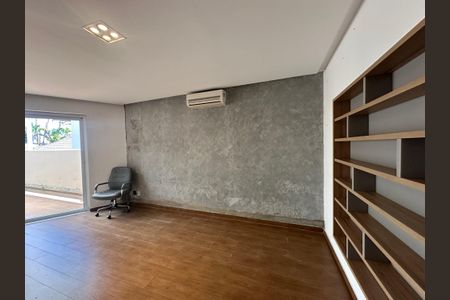 Casa de condomínio à venda com 565m², 4 quartos e 3 vagasSala de TV