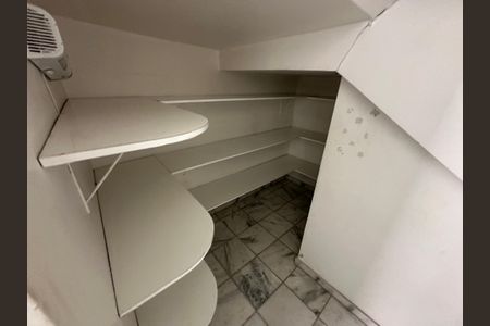 Casa de condomínio à venda com 565m², 4 quartos e 3 vagasDespensa