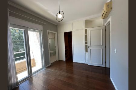 Casa de condomínio à venda com 565m², 4 quartos e 3 vagasSuíte 2