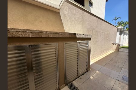 Casa de condomínio à venda com 565m², 4 quartos e 3 vagasQuintal