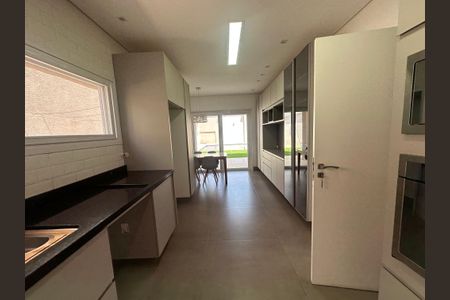 Casa de condomínio à venda com 565m², 4 quartos e 3 vagasCozinha