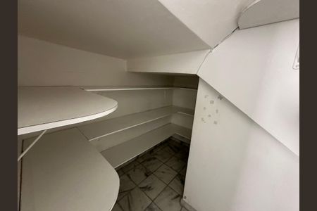 Casa de condomínio à venda com 565m², 4 quartos e 3 vagasDespensa