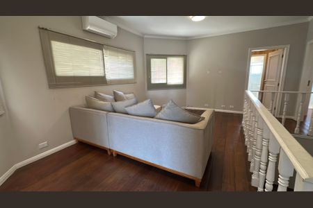 Casa de condomínio à venda com 565m², 4 quartos e 3 vagasHall social