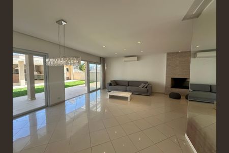 Casa de condomínio à venda com 565m², 4 quartos e 3 vagasSala de Jantar