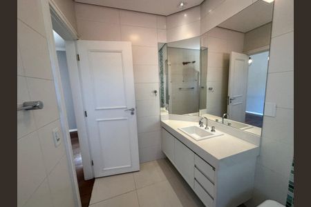 Casa de condomínio à venda com 565m², 4 quartos e 3 vagasBanheiro da Suíte 2