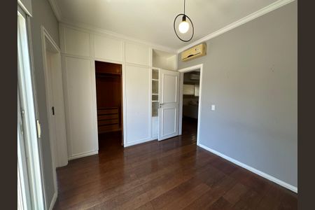 Casa de condomínio à venda com 565m², 4 quartos e 3 vagasSuíte 2