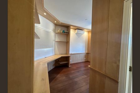 Casa de condomínio à venda com 565m², 4 quartos e 3 vagasSuíte 3