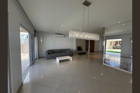 Casa de condomínio à venda com 565m², 4 quartos e 3 vagasSala de Jantar