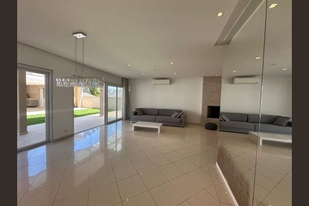 Casa de condomínio à venda com 565m², 4 quartos e 3 vagasSala de Jantar