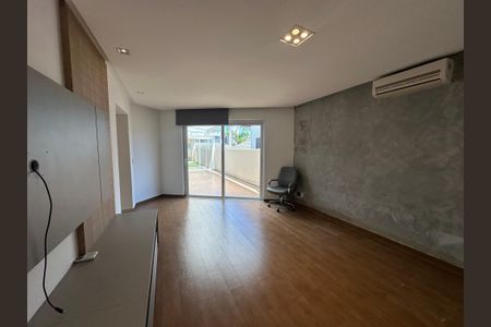 Casa de condomínio à venda com 565m², 4 quartos e 3 vagasSala de TV