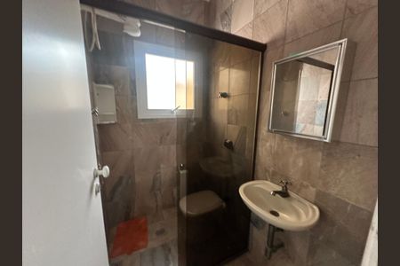 Casa de condomínio à venda com 565m², 4 quartos e 3 vagasBanheiro de serviço